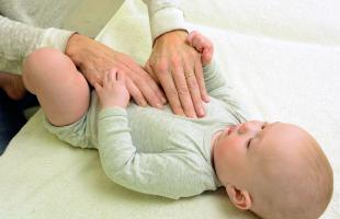Séance ostéopathie avec nourrisson